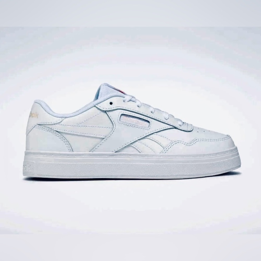 White Reebok classics size 8.5 in good condition.
